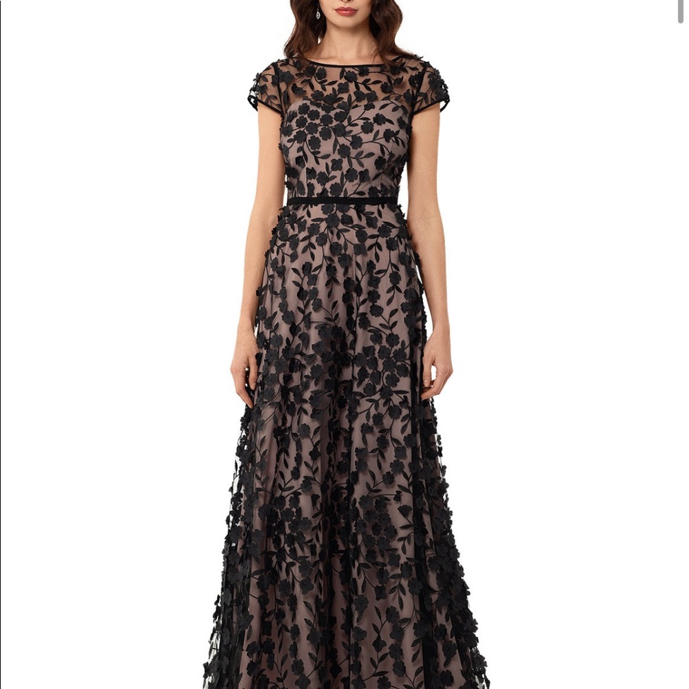 NWT XSCAPE 3D Floral Nude/black gown